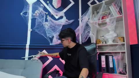 Snapshot of etham_wolf_ chatting on October 21, 2025, 4:30 pm Etham online show from October 21, 2025, 4:30 pm