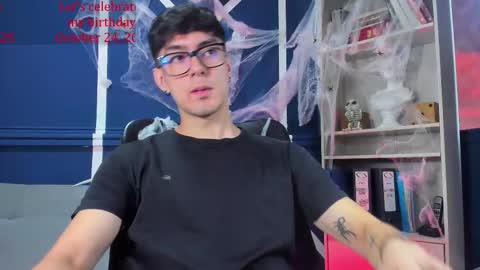 Snapshot of etham_wolf_ chatting on October 22, 2025, 2:06 pm Etham online show from October 22, 2025, 2:06 pm