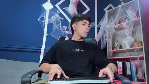 Snapshot of etham_wolf_ chatting on October 24, 2025, 11:28 am Etham online show from October 24, 2025, 11:28 am