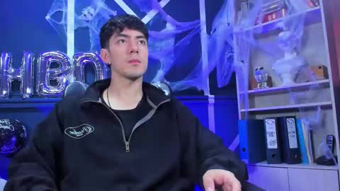 Snapshot of etham_wolf_ chatting on October 28, 2025, 11:58 am Etham online show from October 28, 2025, 11:58 am