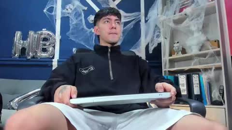 Snapshot of etham_wolf_ chatting on November 1, 2025, 12:51 pm Etham online show from November 1, 2025, 12:51 pm