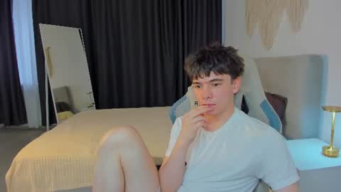 Snapshot of ethan_crowe chatting on July 22, 2026, 3:59 pm Ethan online show from July 22, 2026, 3:59 pm