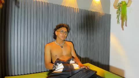 Ethan online show from November 24, 2025, 11:48 pm