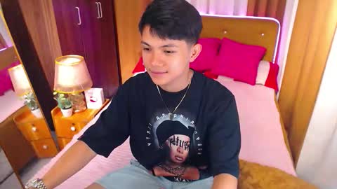Snapshot of ethan_lauren chatting on April 16, 2026, 6:09 pm ethan_lauren online show from April 16, 2026, 6:09 pm
