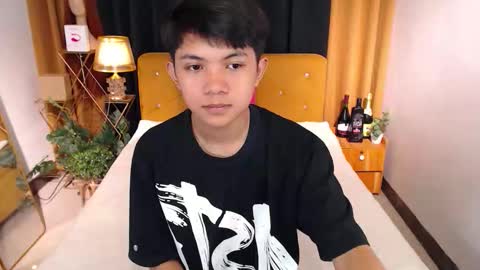 Snapshot of ethan_lauren chatting on April 30, 2026, 6:09 am ethan_lauren online show from April 30, 2026, 6:09 am