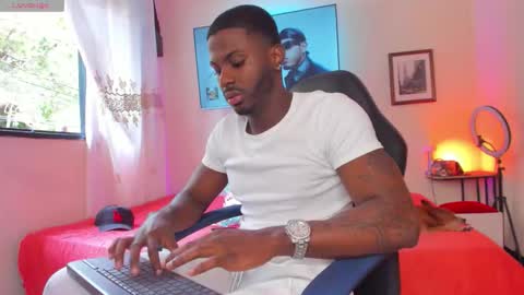 ethan travis online show from December 22, 2025, 8:28 pm