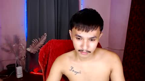 Snapshot of ethan_uwuxx chatting on January 8, 2025, 5:37 pm DAVE online show from January 8, 2025, 5:37 pm