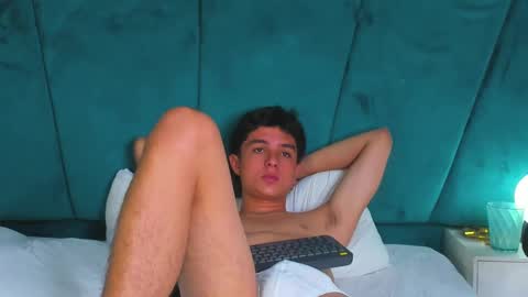 ethanlowell online show from February 3, 2025, 9:08 am