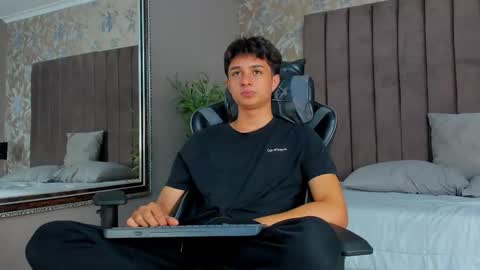 ethanlowell online show from September 24, 2025, 5:44 am