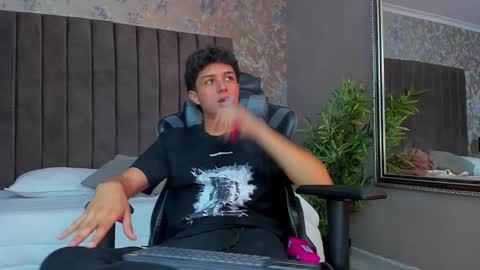 ethanlowell online show from November 4, 2025, 10:53 pm