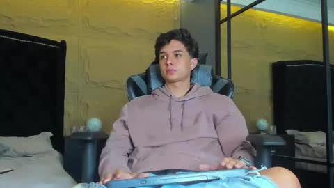 ethanlowell online show from November 17, 2025, 5:57 am