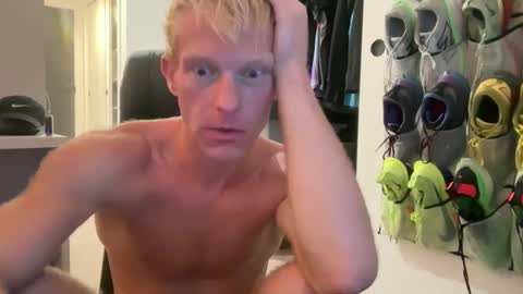 Snapshot of ethantaylor6969 chatting on October 27, 2025, 12:15 am Ethan online show from October 27, 2025, 12:15 am