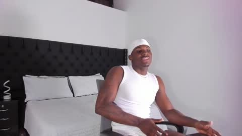Snapshot of ethantraviis_ chatting on January 10, 2025, 5:15 am Ethan online show from January 10, 2025, 5:15 am