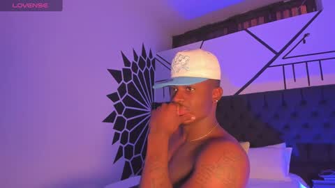 Snapshot of ethantraviis_ chatting on January 27, 2025, 8:40 am Ethan online show from January 27, 2025, 8:40 am