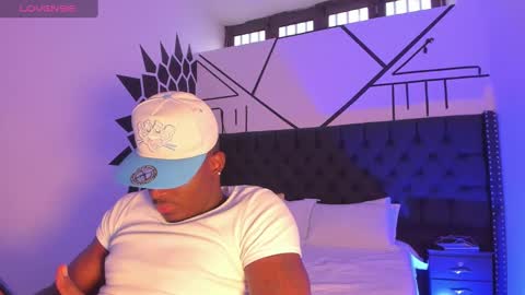 Snapshot of ethantraviis_ chatting on January 27, 2025, 11:43 am Ethan online show from January 27, 2025, 11:43 am
