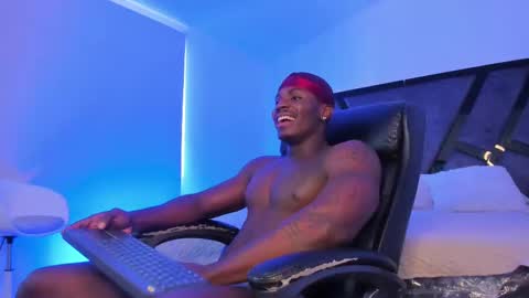 Snapshot of ethantraviis_ chatting on February 24, 2025, 8:36 pm Ethan online show from February 24, 2025, 8:36 pm