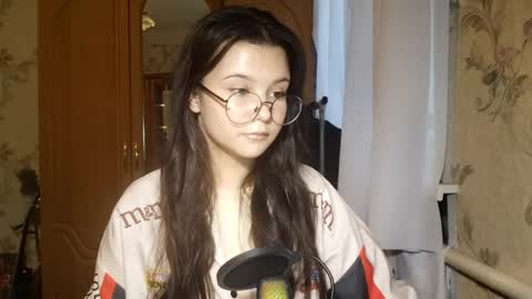 Lily 1st day online show from May 20, 2026, 3:18 pm