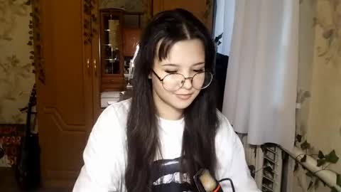 Lily 1st day online show from May 29, 2026, 3:21 pm