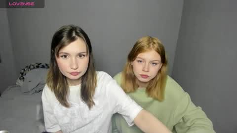 Veronica Tiia Lilith left to right online show from October 10, 2025, 2:27 pm