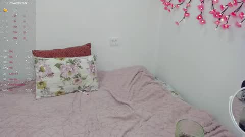 Veronica Tiia Lilith left to right online show from March 10, 2026, 10:26 pm