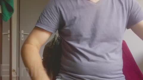 eunile online show from October 24, 2025, 1:51 pm