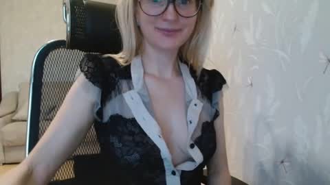 eva2323 online show from October 13, 2025, 2:50 pm