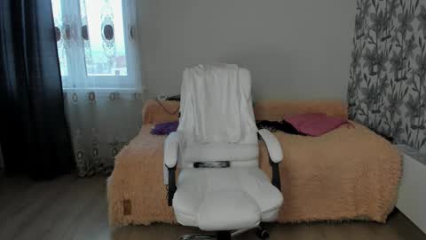 Eva online show from November 23, 2025, 7:52 am