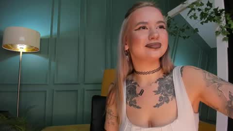 Snapshot of eva__angelic chatting on December 2, 2024, 12:29 pm Eva online show from December 2, 2024, 12:29 pm