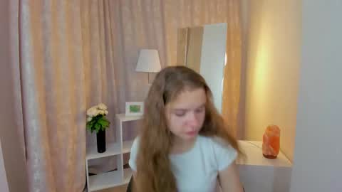Snapshot of eva_bake chatting on October 4, 2025, 1:03 am Eva online show from October 4, 2025, 1:03 am