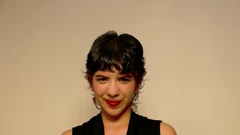 Snapshot of eva_caos chatting on November 7, 2025, 6:41 pm Eva online show from November 7, 2025, 6:41 pm