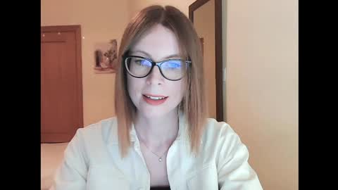Snapshot of eva_cutesmile chatting on April 24, 2026, 6:54 pm Eva online show from April 24, 2026, 6:54 pm