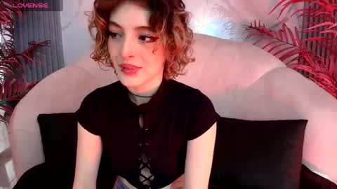 Snapshot of eva_halsey chatting on September 11, 2025, 7:47 pm E V A online show from September 11, 2025, 7:47 pm