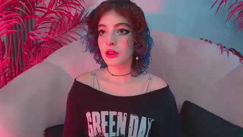 E V A online show from November 6, 2025, 8:21 pm