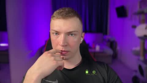 Snapshot of eva_iron chatting on February 15, 2026, 8:38 pm Eva and Iron online show from February 15, 2026, 8:38 pm