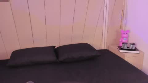 eva_kingsford online show from May 21, 2026, 11:39 am