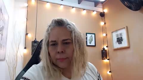 eva_love49 online show from November 8, 2025, 11:54 am