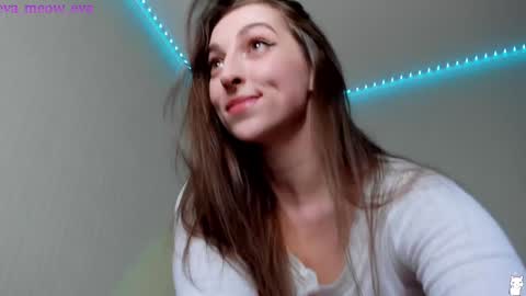 Snapshot of eva_meow_eva chatting on January 10, 2025, 12:17 am eva_meow_eva online show from January 10, 2025, 12:17 am