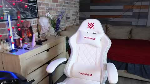 Snapshot of eva_mini chatting on May 28, 2026, 9:12 pm eva_mini online show from May 28, 2026, 9:12 pm