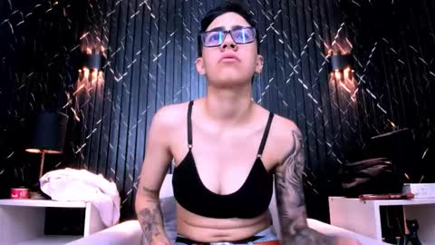 Eva cute online show from December 21, 2025, 11:28 am