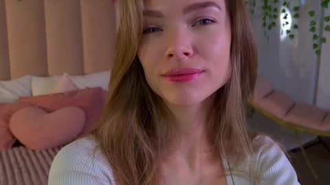 Snapshot of eva_natsumi chatting on December 6, 2024, 5:20 am Eva online show from December 6, 2024, 5:20 am