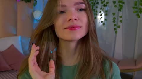 Snapshot of eva_natsumi chatting on December 7, 2024, 5:15 am Eva online show from December 7, 2024, 5:15 am