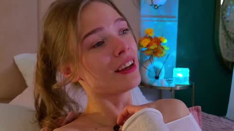 Snapshot of eva_natsumi chatting on December 8, 2024, 2:19 pm Eva online show from December 8, 2024, 2:19 pm