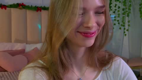 Snapshot of eva_natsumi chatting on December 22, 2024, 5:34 am Eva online show from December 22, 2024, 5:34 am