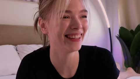 Snapshot of eva_natsumi chatting on February 12, 2025, 9:31 am Eva online show from February 12, 2025, 9:31 am