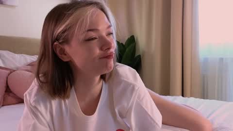 Snapshot of eva_natsumi chatting on February 15, 2025, 11:28 am Eva online show from February 15, 2025, 11:28 am