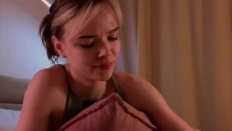 Snapshot of eva_natsumi chatting on February 17, 2025, 4:48 pm Eva online show from February 17, 2025, 4:48 pm