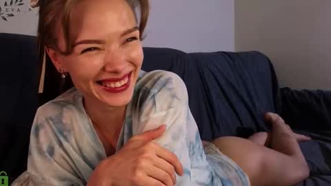 Snapshot of eva_natsumi chatting on October 18, 2025, 4:41 pm Eva online show from October 18, 2025, 4:41 pm