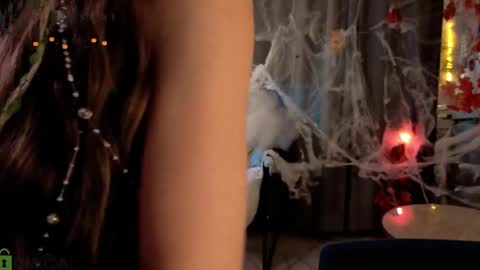 Snapshot of eva_natsumi chatting on October 31, 2025, 6:09 pm Eva online show from October 31, 2025, 6:09 pm