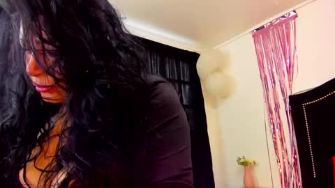  Eva  online show from October 14, 2025, 1:12 pm