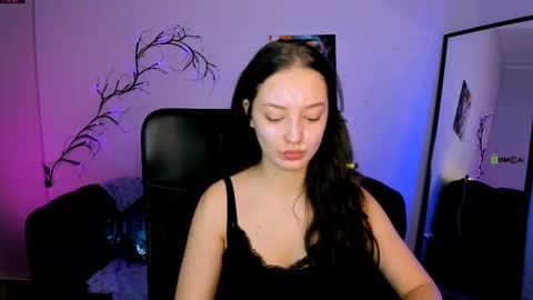 Snapshot of eva_smiith_ chatting on November 7, 2025, 6:46 am Eva online show from November 7, 2025, 6:46 am